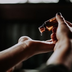 Zapachy mają moc — właściwości olejków do aromaterapii
